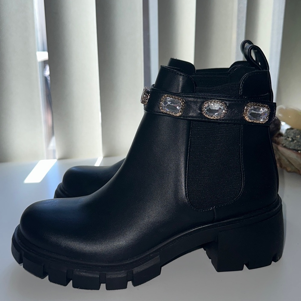 Madden Girl Honey Fashion Boots. Size 8.5. Never worn.